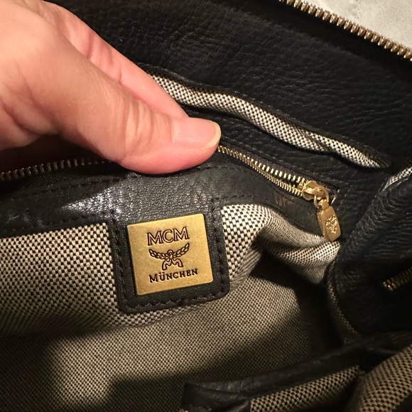 AUTHENTIC MCM LEATHER 2 WAY CROSSBODY BLACK - Picture 9 of 16